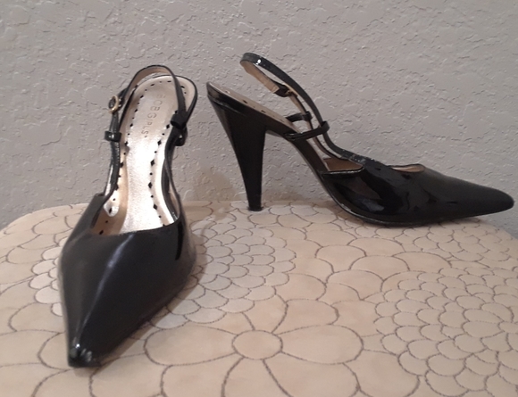 💕HP💕BCBGirls Sling Back Black Heels - Picture 2 of 9